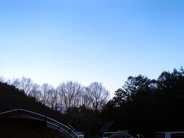 キャンプ場の朝